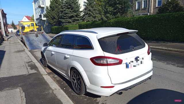 Zderzenie forda z audi w Dzierżoniowie