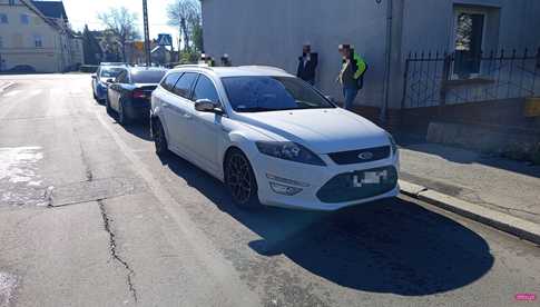 Zderzenie forda z audi w Dzierżoniowie