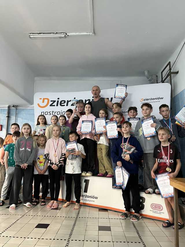 Dzierżoniów. Zawody Pływackie Szkół Podstawowych