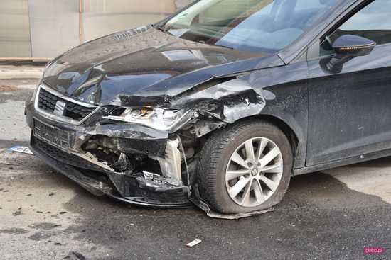 Zderzenie bmw z seatem w Pieszycach