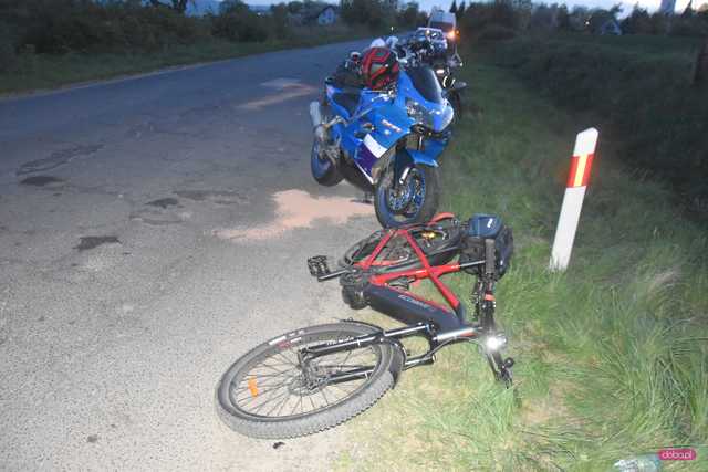 Zderzenie motocyklisty z rowerzystą
