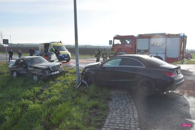 Zderzenie mercedesów na obwodnicy Dzierżoniowa