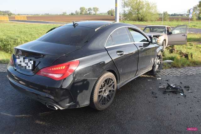 Zderzenie mercedesów na obwodnicy Dzierżoniowa