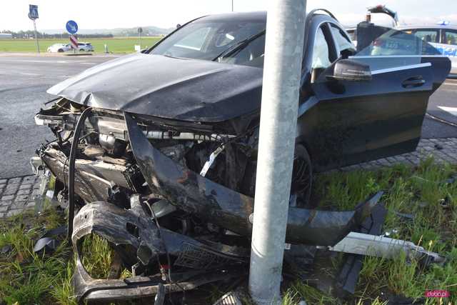 Zderzenie mercedesów na obwodnicy Dzierżoniowa