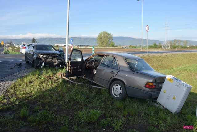 Zderzenie mercedesów na obwodnicy Dzierżoniowa