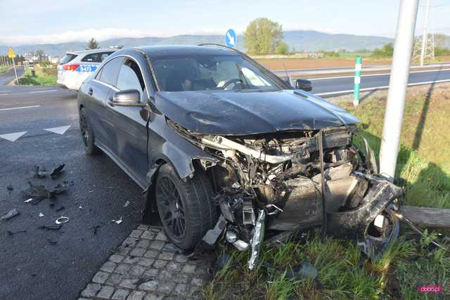 Zderzenie mercedesów na obwodnicy Dzierżoniowa