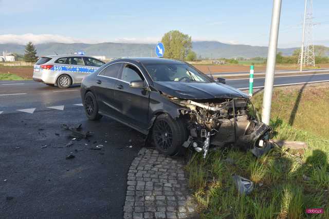 Zderzenie mercedesów na obwodnicy Dzierżoniowa