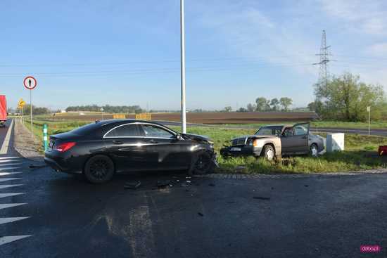 Zderzenie mercedesów na obwodnicy Dzierżoniowa