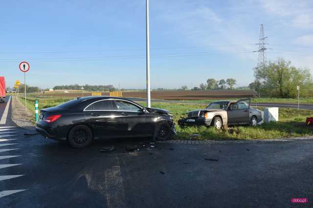 Zderzenie mercedesów na obwodnicy Dzierżoniowa