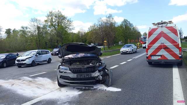 Zderzenie dwóch pojazdów na ósemce