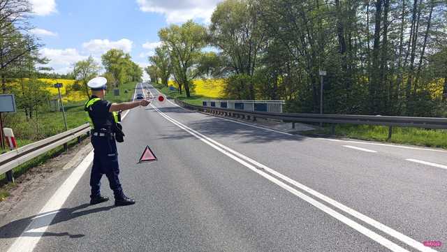 Zderzenie dwóch pojazdów na ósemce