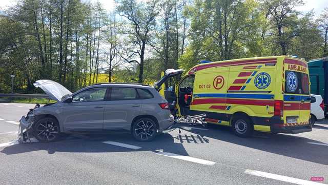 Zderzenie dwóch pojazdów na ósemce