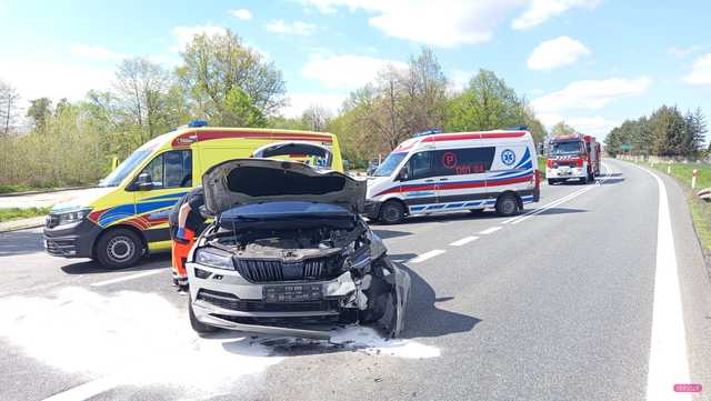Zderzenie dwóch pojazdów na ósemce