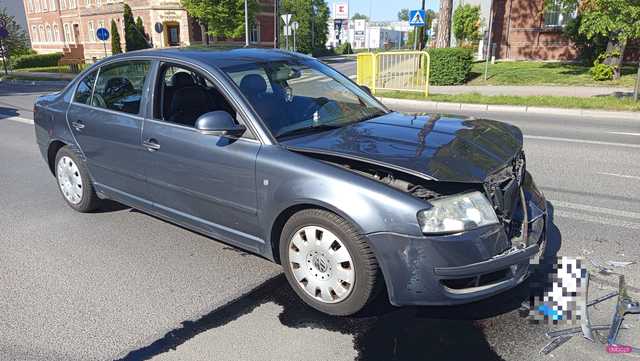 Zderzenie skody i forda na Świdnickiej w Dzierżoniowie