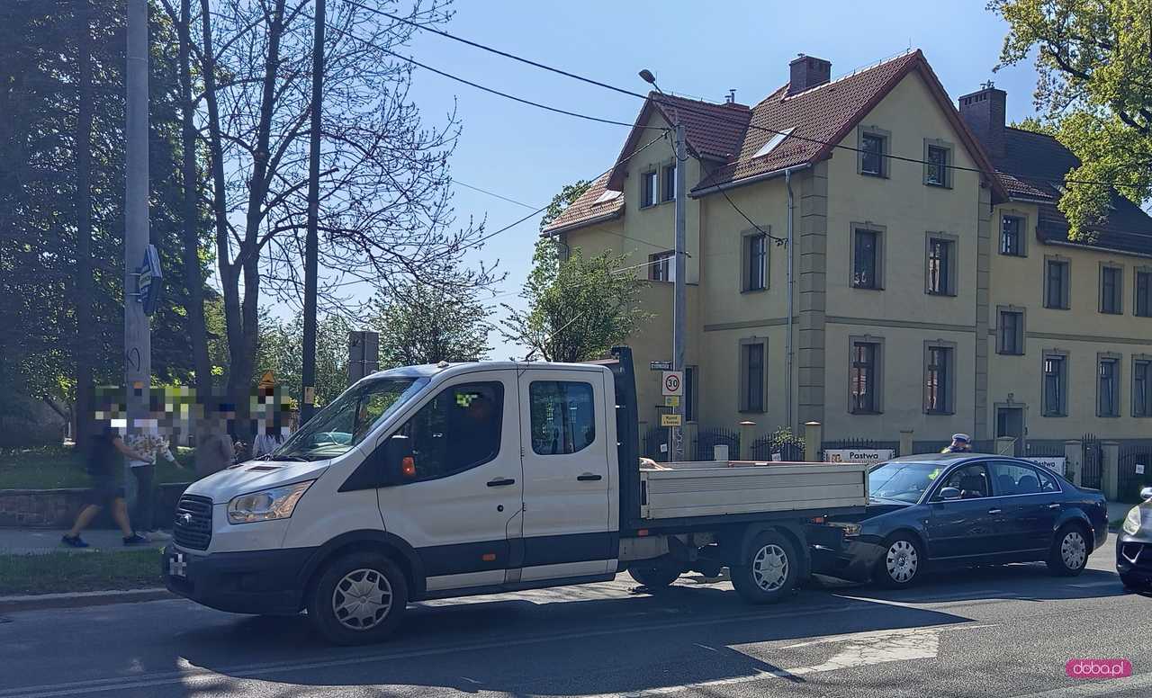 Zderzenie skody i forda na Świdnickiej w Dzierżoniowie