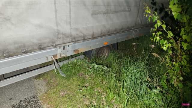 Dostawczy renault wypadł z drogi w Sieniawce