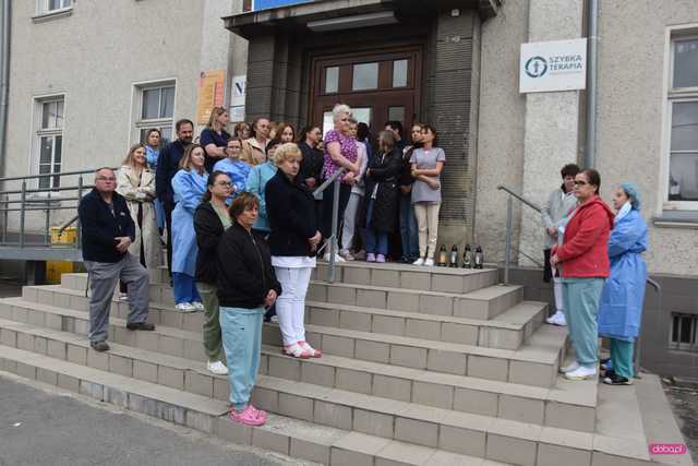Protest pracowników ochrony zdrowia w Dzierżoniowie i Bielawie