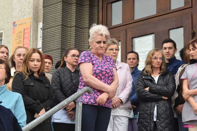 Protest pracowników ochrony zdrowia w Dzierżoniowie i Bielawie