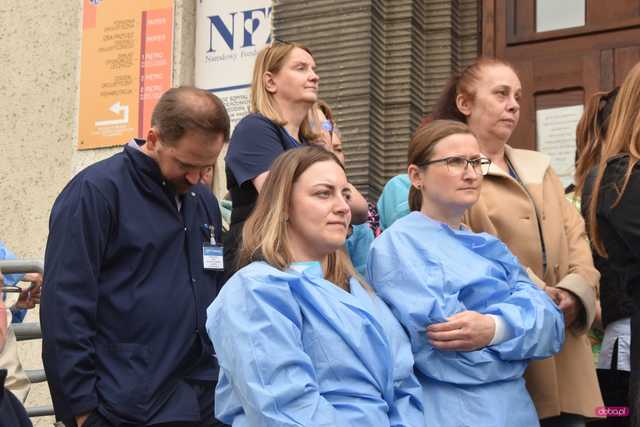 Protest pracowników ochrony zdrowia w Dzierżoniowie i Bielawie