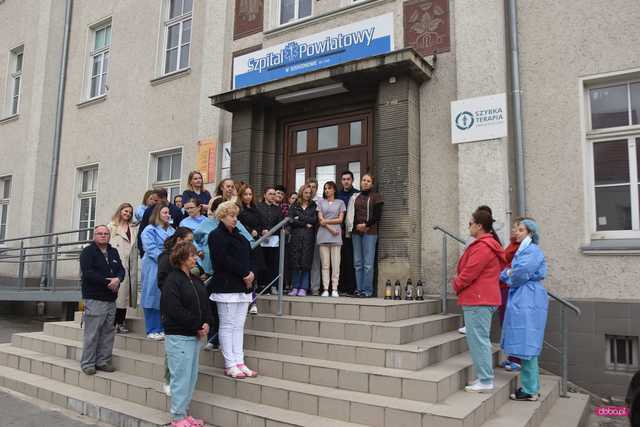 Protest pracowników ochrony zdrowia w Dzierżoniowie i Bielawie