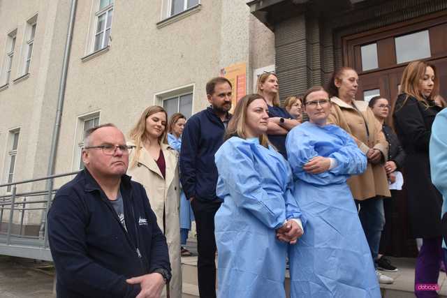 Protest pracowników ochrony zdrowia w Dzierżoniowie i Bielawie