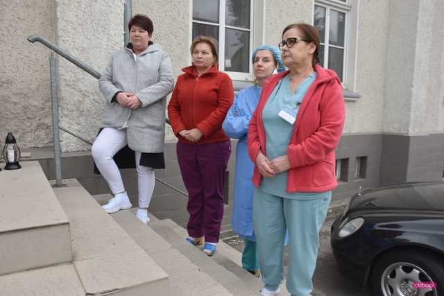 Protest pracowników ochrony zdrowia w Dzierżoniowie i Bielawie