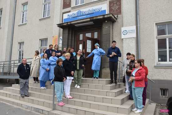 Protest pracowników ochrony zdrowia w Dzierżoniowie i Bielawie