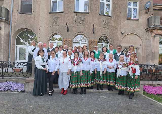 Artystyczna kooperatywa w Czerwonym Dworze