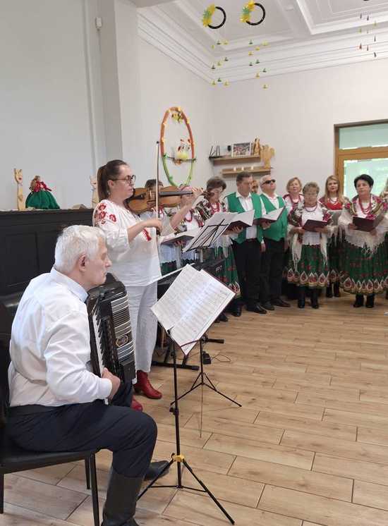 Artystyczna kooperatywa w Czerwonym Dworze