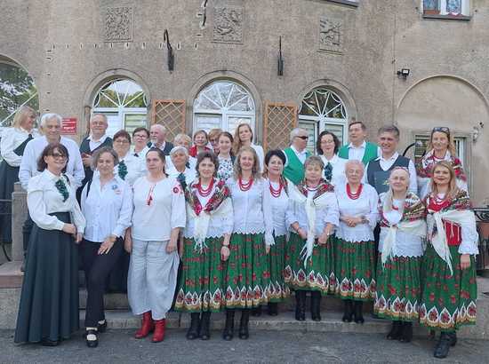 Artystyczna kooperatywa w Czerwonym Dworze