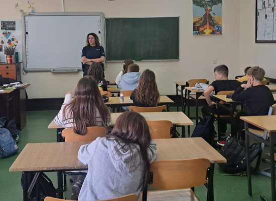 Dzierżoniowska policjantka uczy o hejcie i cyberprzemocy