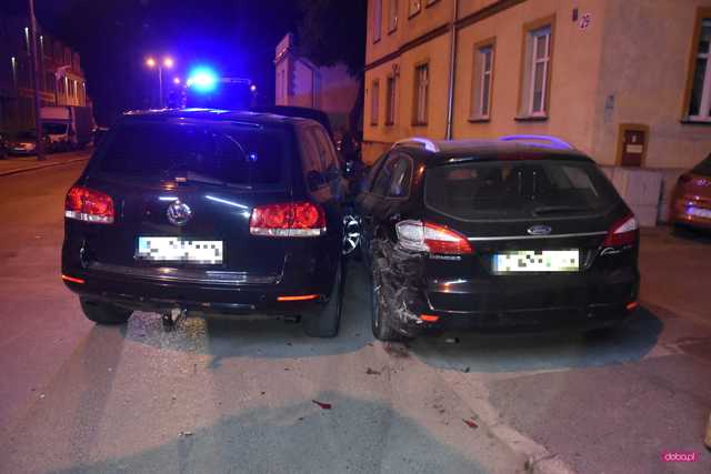 Volkswagenem uderzył w zaparkowanego forda i uciekł