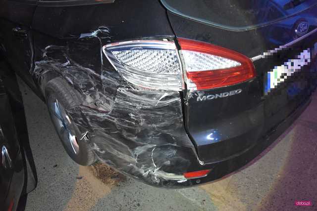 Volkswagenem uderzył w zaparkowanego forda i uciekł