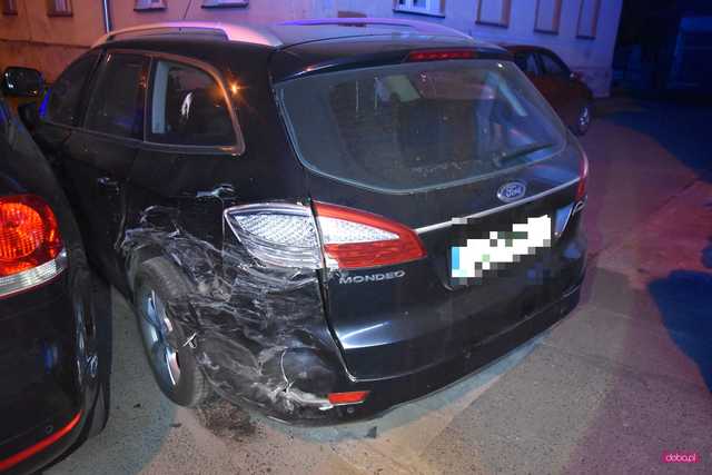 Volkswagenem uderzył w zaparkowanego forda i uciekł