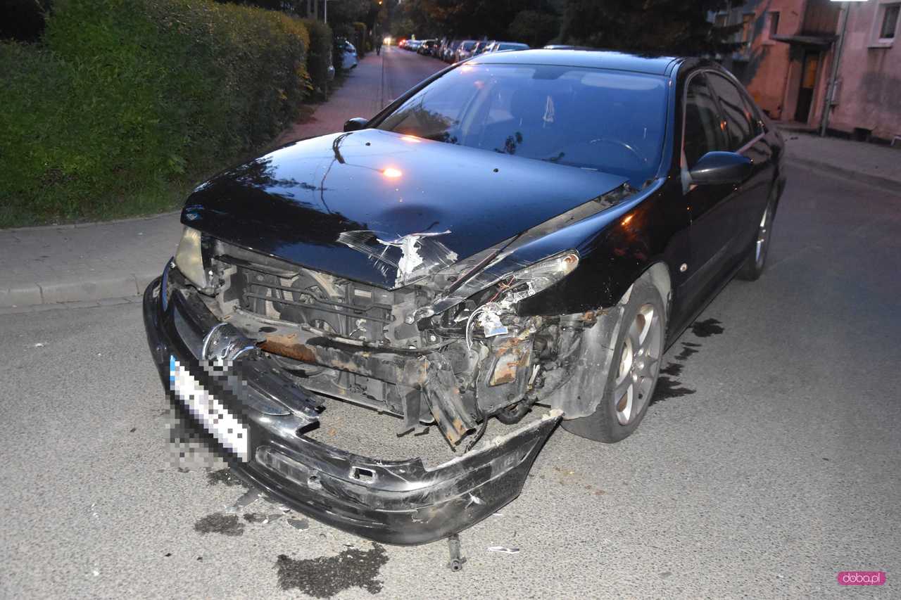 Zderzenie lawety i peugeota w Bielawie