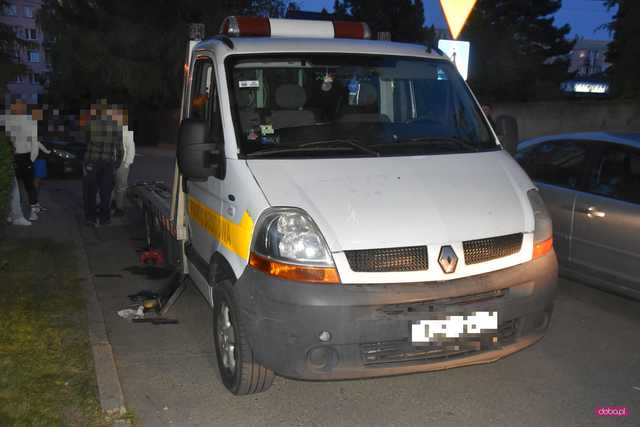 Zderzenie lawety i peugeota w Bielawie