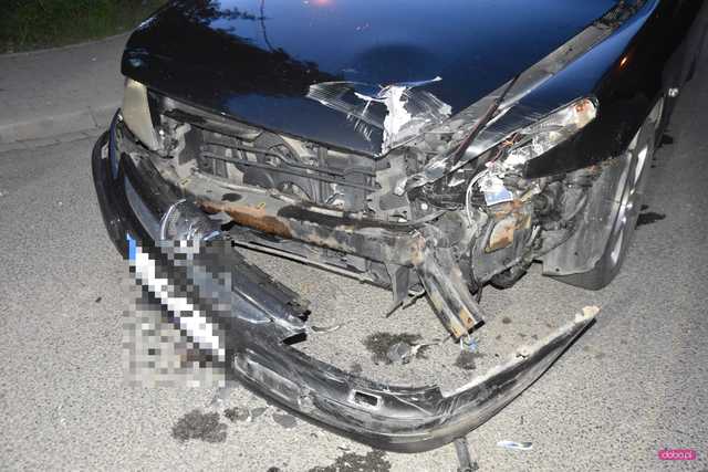 Zderzenie lawety i peugeota w Bielawie