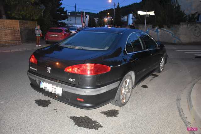 Zderzenie lawety i peugeota w Bielawie