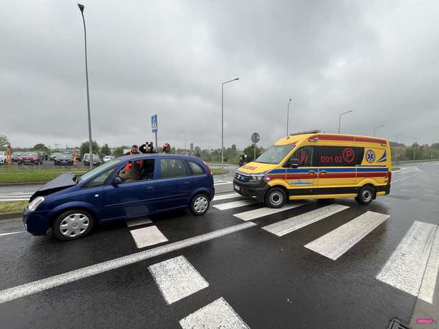 Zderzenie peugeota z oplem na obwodnicy Bielawy