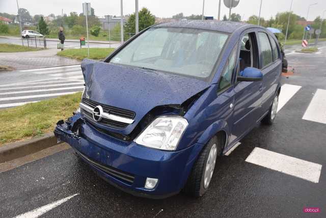 Zderzenie peugeota z oplem na obwodnicy Bielawy