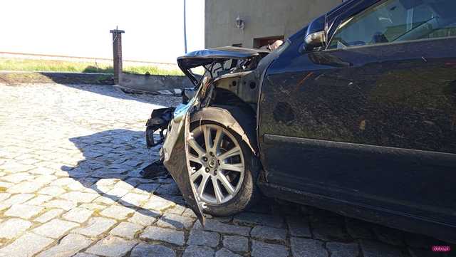 Skodą uderzył w latarnię w Wilkowie Wielkim
