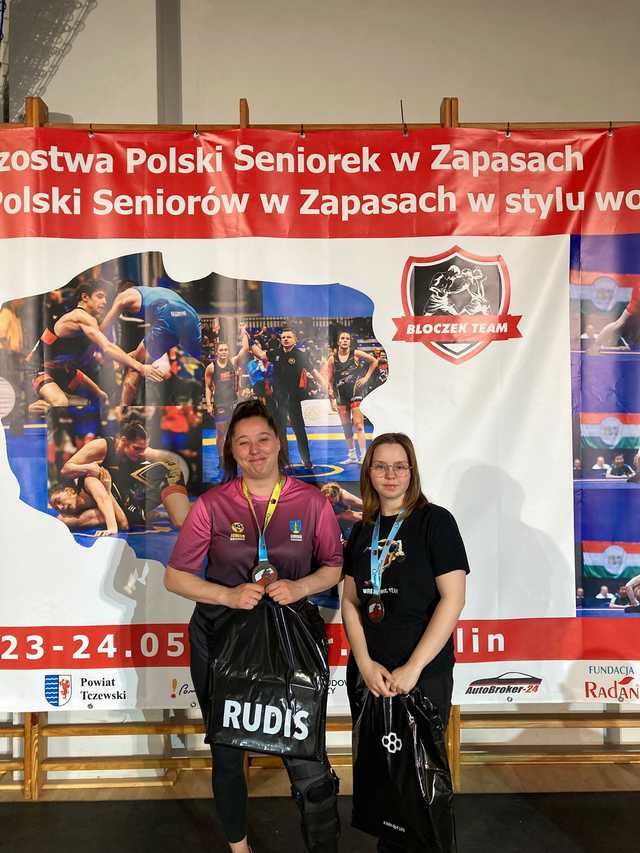 Dwa medale Mistrzostw Polski Seniorek w zapasach dla zawodniczek JUNIORA Dzierzoniów
