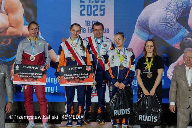 Dwa medale Mistrzostw Polski Seniorek w zapasach dla zawodniczek JUNIORA Dzierzoniów