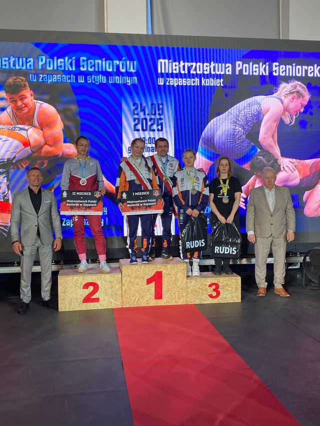 Dwa medale Mistrzostw Polski Seniorek w zapasach dla zawodniczek JUNIORA Dzierzoniów