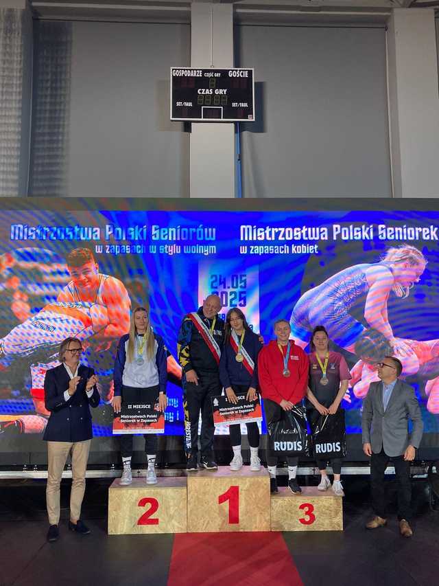 Dwa medale Mistrzostw Polski Seniorek w zapasach dla zawodniczek JUNIORA Dzierzoniów
