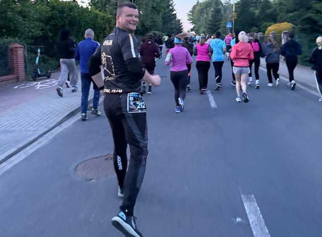 Funkcjonariusze z Dzierżoniowa wzięli udział w Sowim Biegu 2025