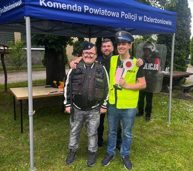 Policjanci z powiatu dzierżoniowskiego gościnnie na festynie „Świat Zdrowia i Bezpieczeństwa” w Pilawie Górnej