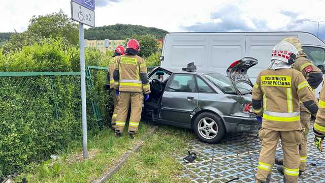Groźne zderzenie dwóch aut w Bielawie 