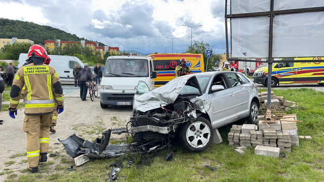 Groźne zderzenie dwóch aut w Bielawie 
