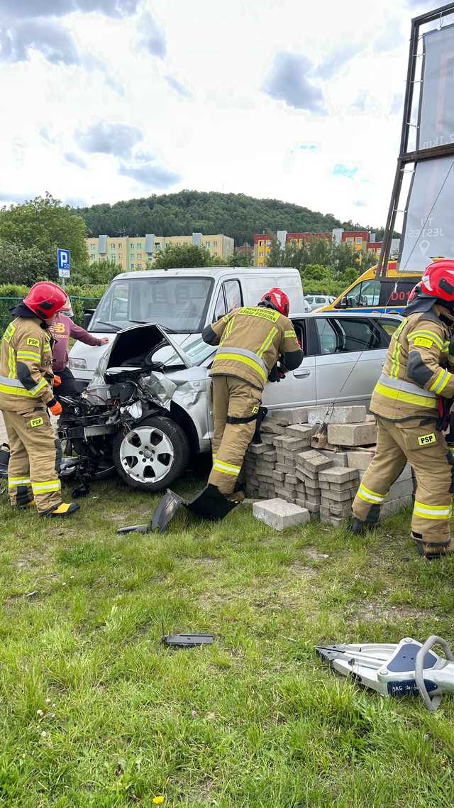 Groźne zderzenie dwóch aut w Bielawie 